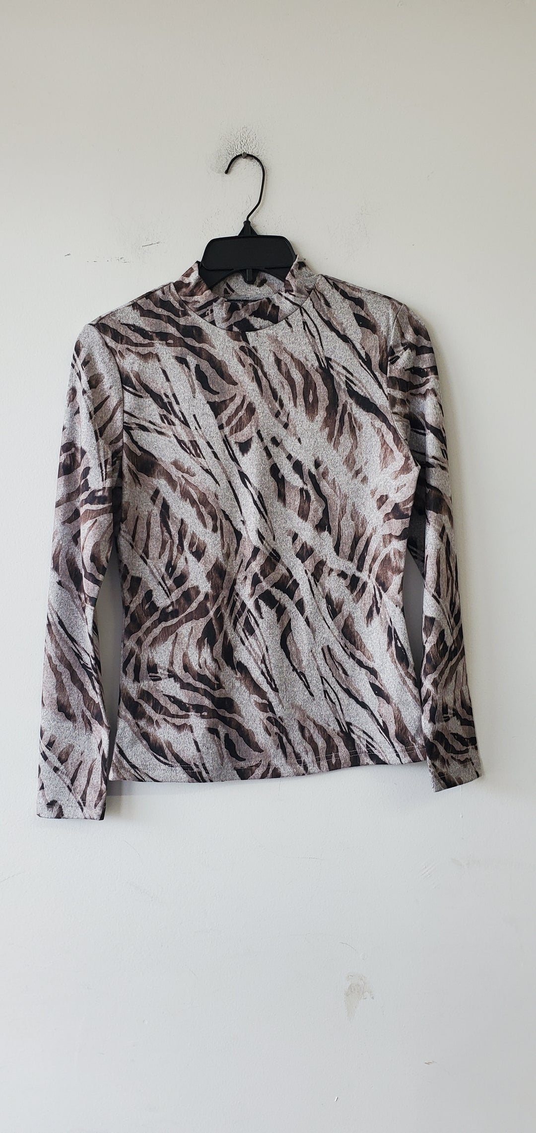 Printed Mock Neck Tee 201