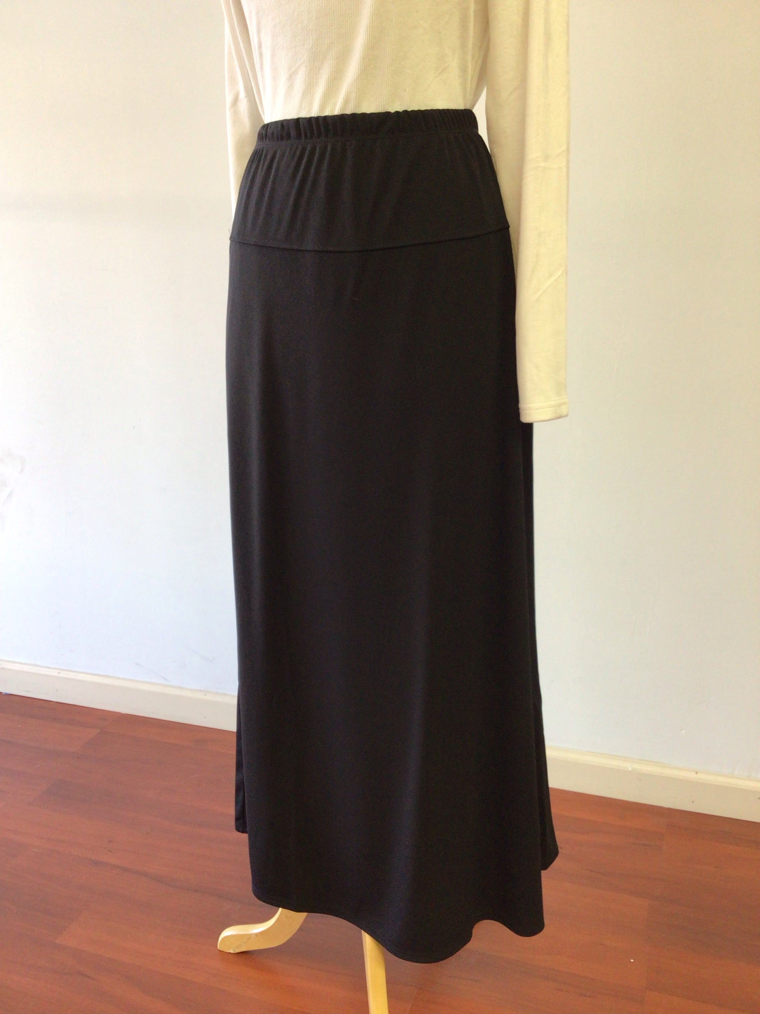 Long black skirt 514-40