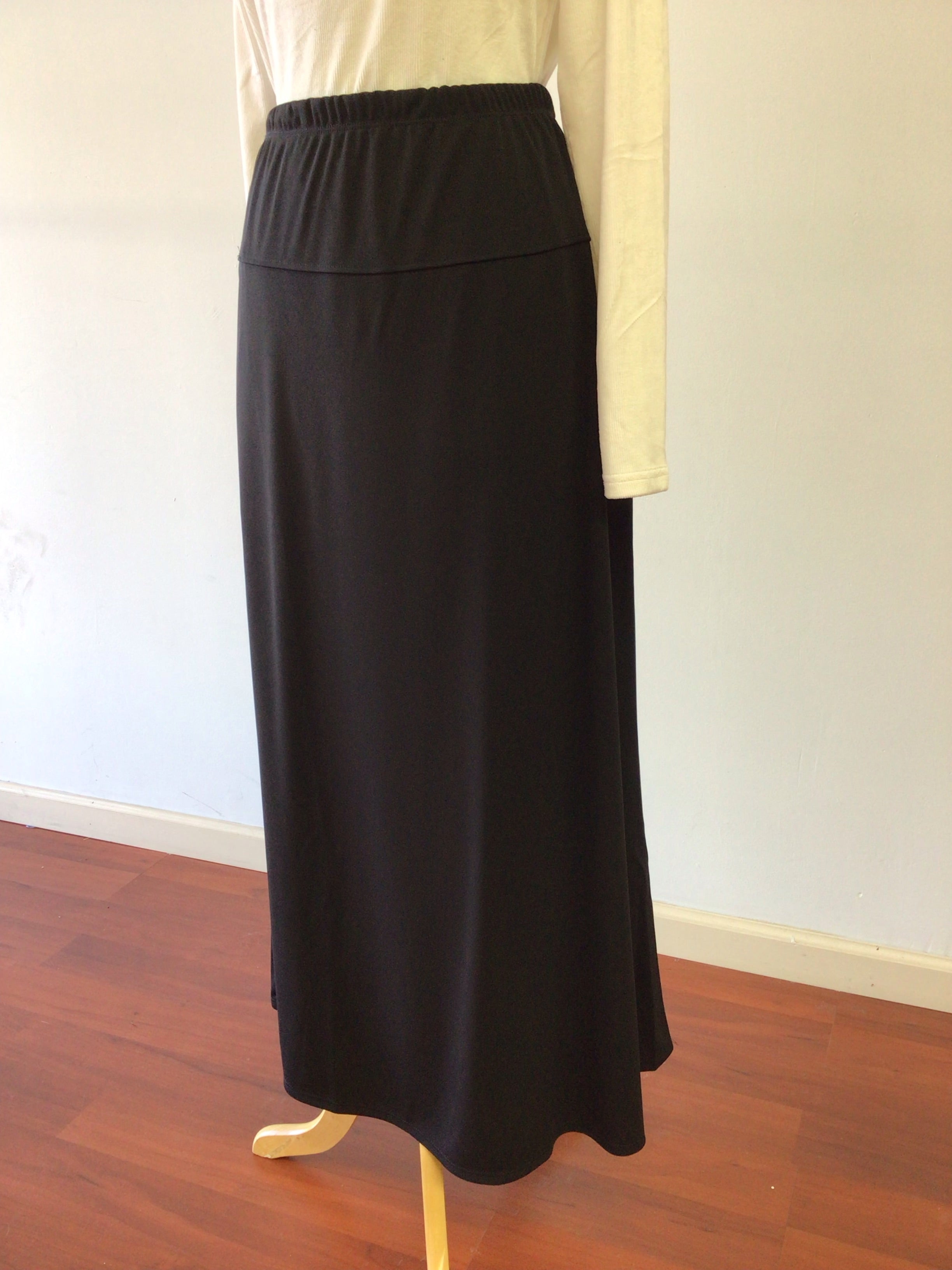 Long black skirt 514-40